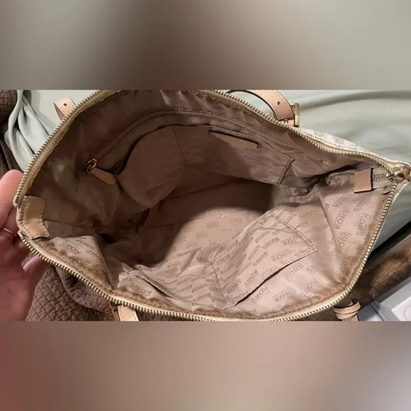 SOLD Michael Kors Tote - Picture 4 of 9
